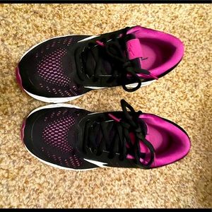 Mizuno Womens running shoes size 7